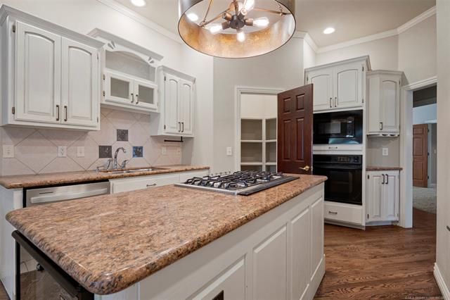 213 Ashton Drive, Broken Arrow, OK 74014