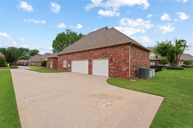 213 Ashton Drive, Broken Arrow, OK 74014