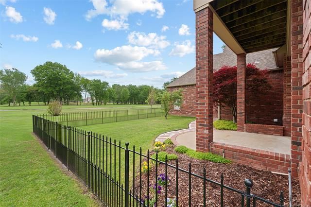 213 Ashton Drive, Broken Arrow, OK 74014