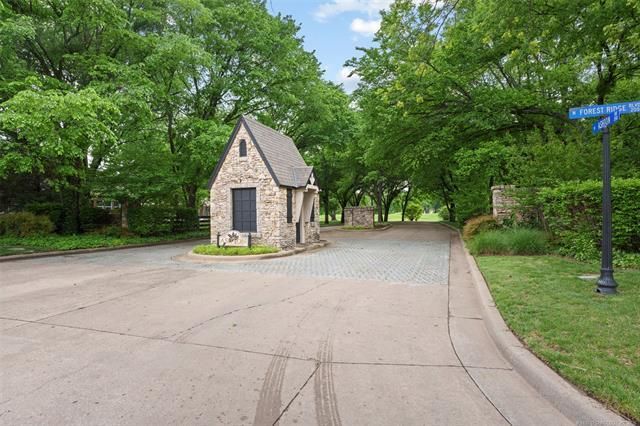 213 Ashton Drive, Broken Arrow, OK 74014