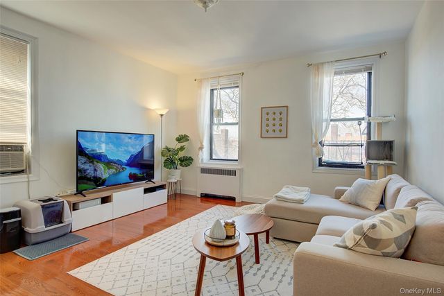 167-10 Crocheron Avenue 3L, Flushing, NY 11358