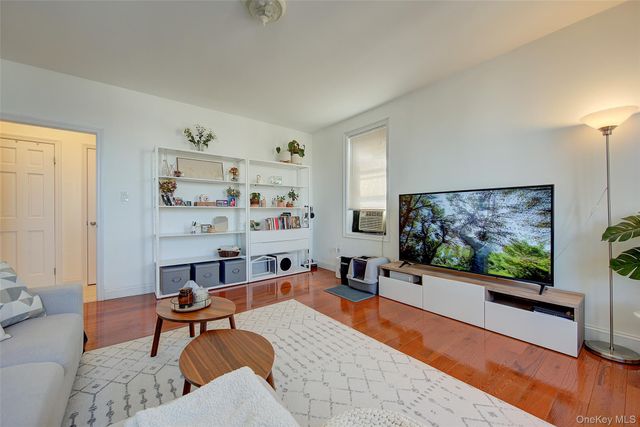 167-10 Crocheron Avenue 3L, Flushing, NY 11358