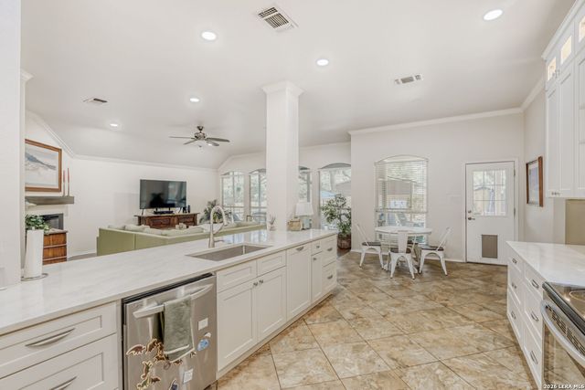 944 Blue Forest Drive, Schertz, TX 78154