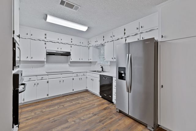 1024 Eunice Street, Hurst, TX 76053