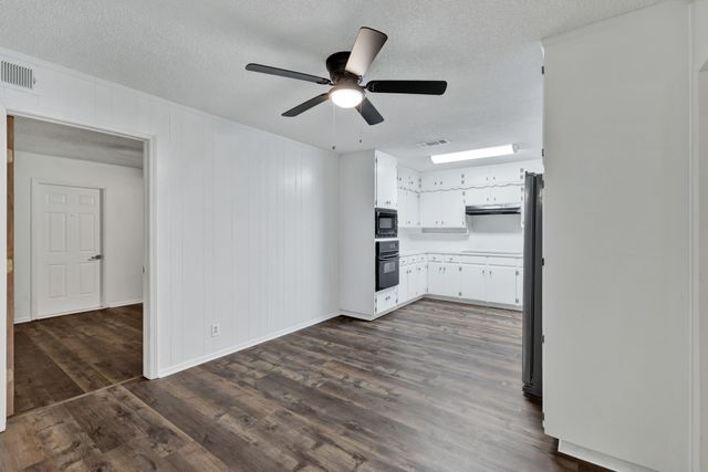 1024 Eunice Street, Hurst, TX 76053