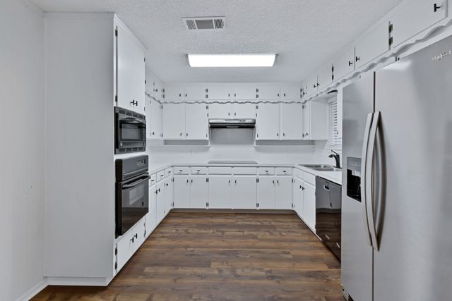 1024 Eunice Street, Hurst, TX 76053