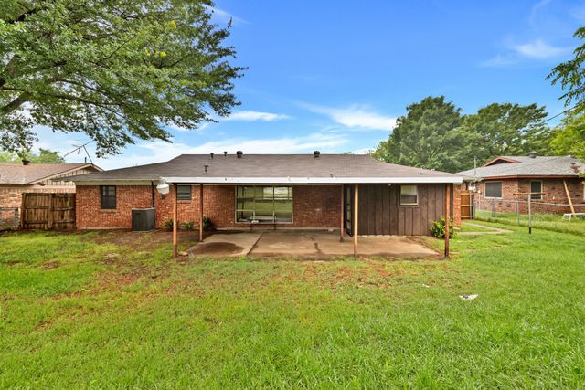 1024 Eunice Street, Hurst, TX 76053