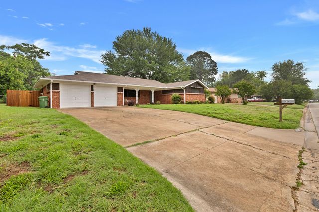 1024 Eunice Street, Hurst, TX 76053