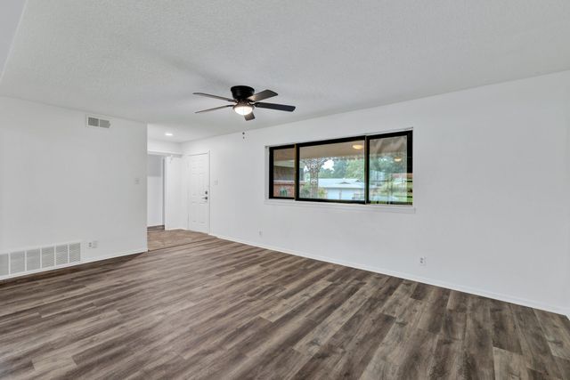 1024 Eunice Street, Hurst, TX 76053