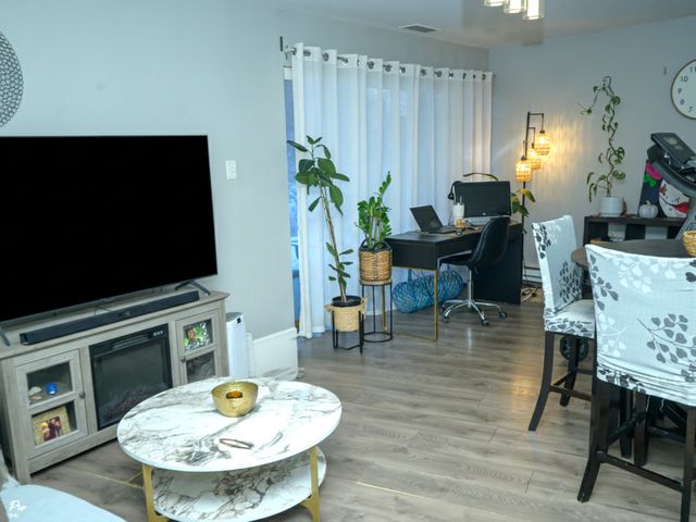 2306 Holiday Terrace 144, Lansing, IL 60438