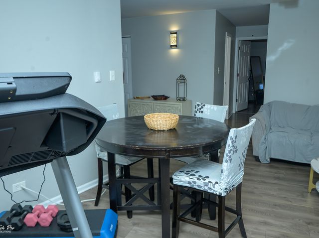 2306 Holiday Terrace 144, Lansing, IL 60438