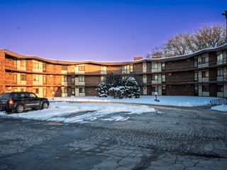 2306 Holiday Terrace 144, Lansing, IL 60438