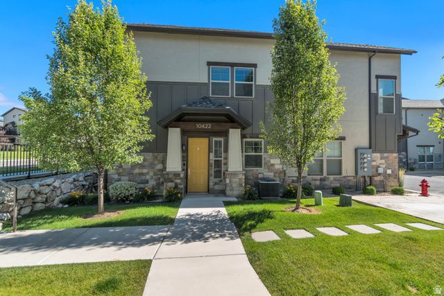10422 S BEETDIGGER BLVD, Sandy, UT 84070