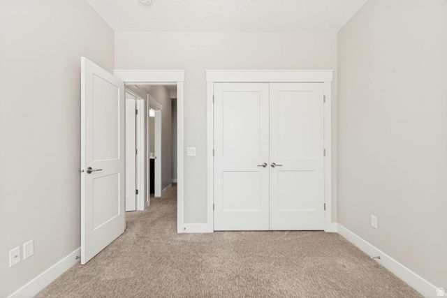 10422 S BEETDIGGER BLVD, Sandy, UT 84070