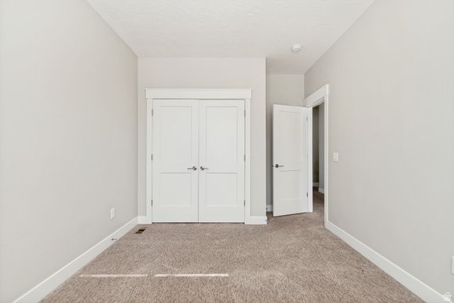 10422 S BEETDIGGER BLVD, Sandy, UT 84070