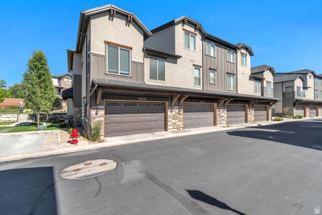 10422 S BEETDIGGER BLVD, Sandy, UT 84070