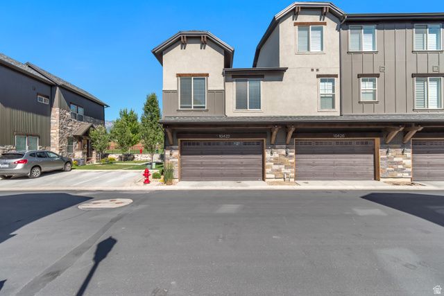 10422 S BEETDIGGER BLVD, Sandy, UT 84070