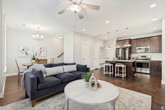 10422 S BEETDIGGER BLVD, Sandy, UT 84070