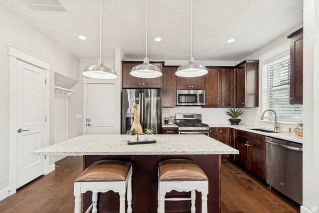10422 S BEETDIGGER BLVD, Sandy, UT 84070