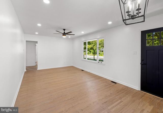 106 HADDON AVE, West Berlin, NJ 08091