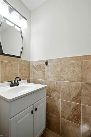 590 Tenbee LN, Virginia Beach, VA 23451