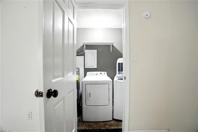 590 Tenbee LN, Virginia Beach, VA 23451