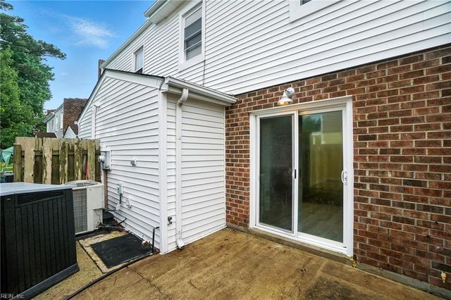 590 Tenbee LN, Virginia Beach, VA 23451