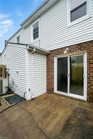 590 Tenbee LN, Virginia Beach, VA 23451