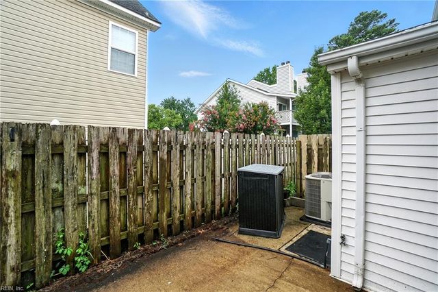 590 Tenbee LN, Virginia Beach, VA 23451