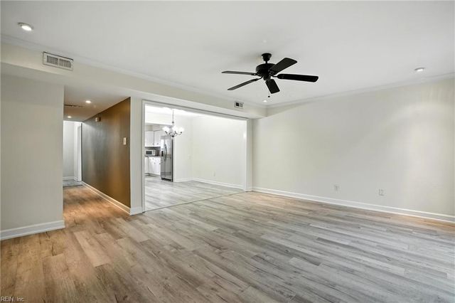 590 Tenbee LN, Virginia Beach, VA 23451