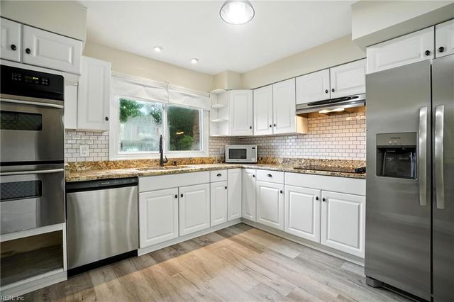 590 Tenbee LN, Virginia Beach, VA 23451