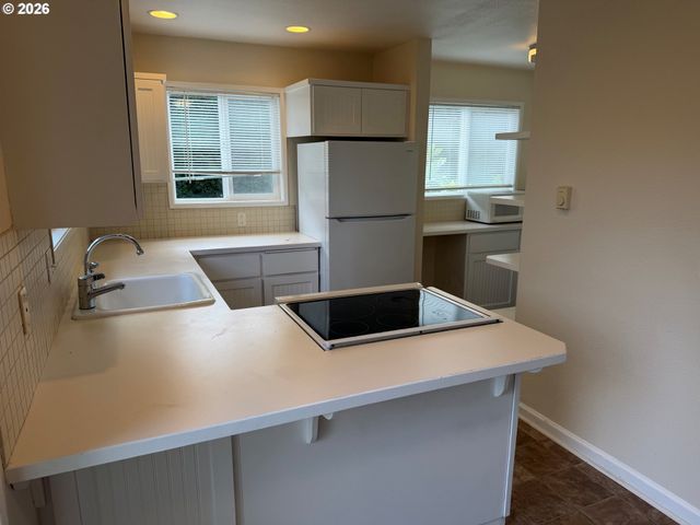 880 Nw FLORENCE Ave, Gresham, OR 97030