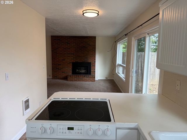 880 Nw FLORENCE Ave, Gresham, OR 97030