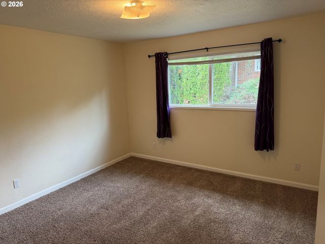 880 Nw FLORENCE Ave, Gresham, OR 97030