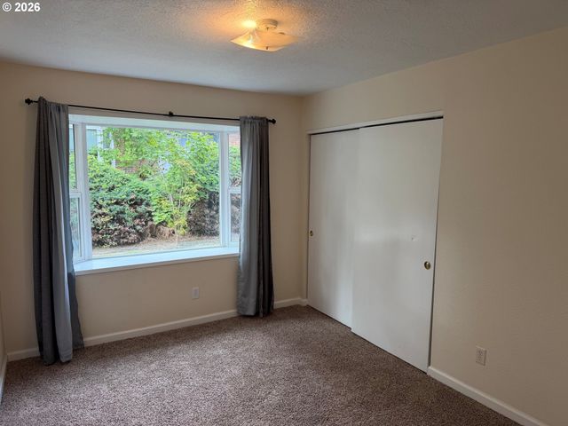 880 Nw FLORENCE Ave, Gresham, OR 97030