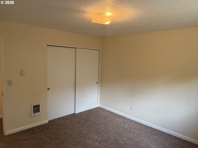 880 Nw FLORENCE Ave, Gresham, OR 97030