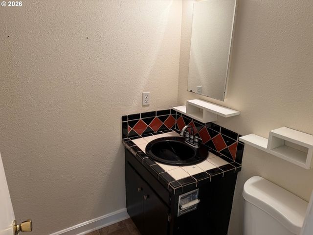 880 Nw FLORENCE Ave, Gresham, OR 97030