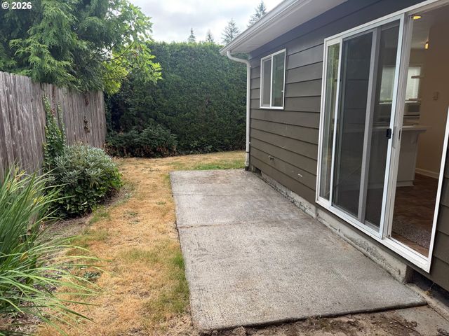 880 Nw FLORENCE Ave, Gresham, OR 97030