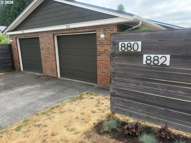 880 Nw FLORENCE Ave, Gresham, OR 97030