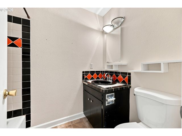 880 Nw FLORENCE Ave, Gresham, OR 97030