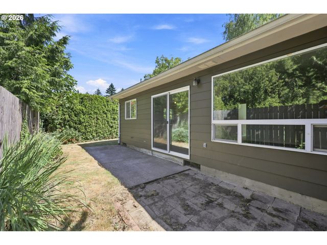 880 Nw FLORENCE Ave, Gresham, OR 97030