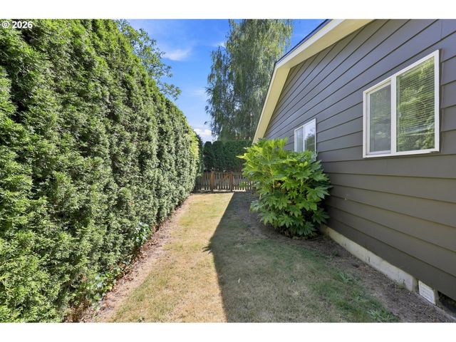 880 Nw FLORENCE Ave, Gresham, OR 97030