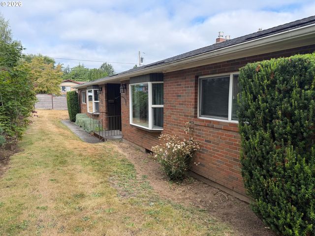 880 Nw FLORENCE Ave, Gresham, OR 97030