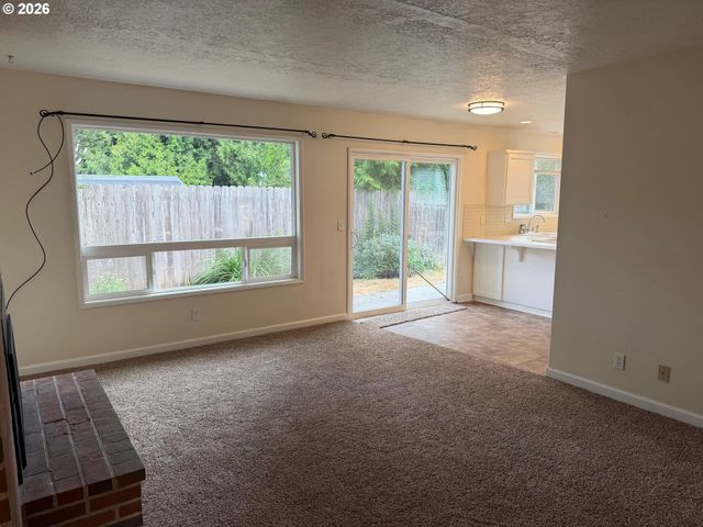 880 Nw FLORENCE Ave, Gresham, OR 97030