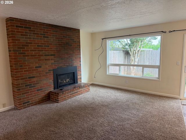 880 Nw FLORENCE Ave, Gresham, OR 97030