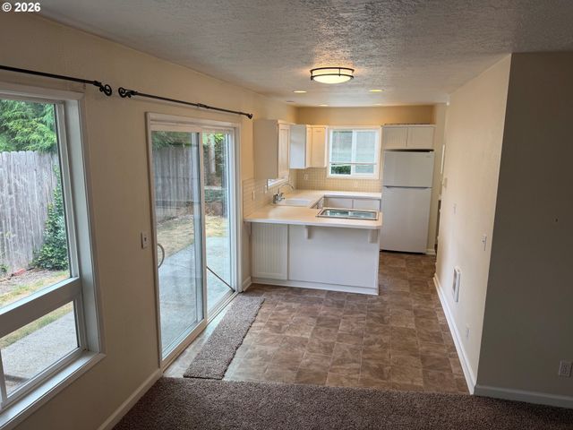 880 Nw FLORENCE Ave, Gresham, OR 97030