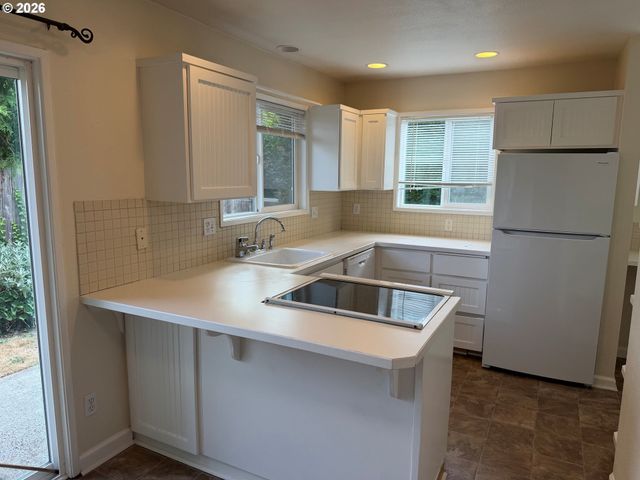 880 Nw FLORENCE Ave, Gresham, OR 97030