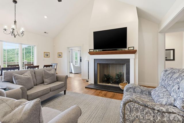 229 JD Trail, Candler, NC 28715