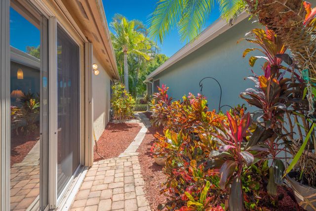 1632 SE Shelburnie Way, Port St Lucie, FL 34952