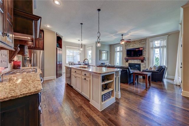 16524 Lucille Street, Overland Park, KS 66221